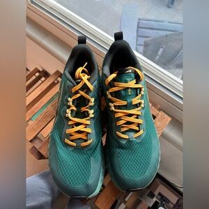 EUC Altra Teal and Yellow Gym/Running Sneakers